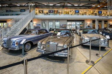 Boeblingen, Almanya - Temmuz 2016 - V8 HOTEL Motorworld Region Stuttgart. Dünyanın dört bir yanından toplanabilir arabalar sergisi.. 