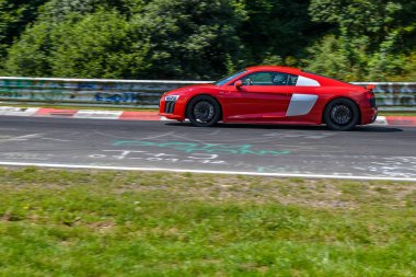 Nurburg, Almanya - 20 Ağustos 2015. Nurburgring 'e otomatik bağlantı noktası. 