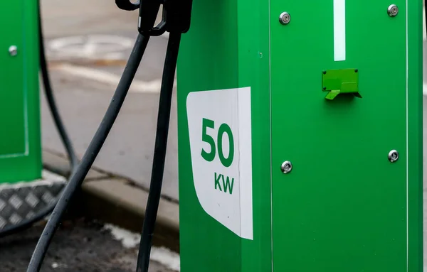 Estaciones eléctricas, ecología, estaciones para vehículos eléctricos, Carga rápida, fuente alternativa, energía — Foto de Stock