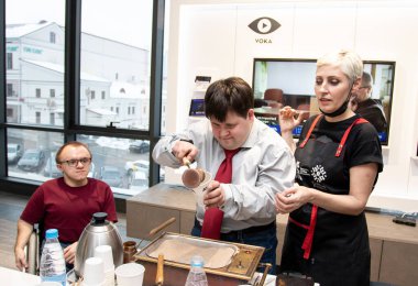 MINSK, BELARUS - 17 Şubat 2021: Özel Kafe 'deki Özel Hizmetler Grubu.