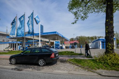 Hamburg. Almanya. - 7 Mayıs 2016, şehir tatili. Şehir şenlikleri. Turistler ve eğlence türleri.