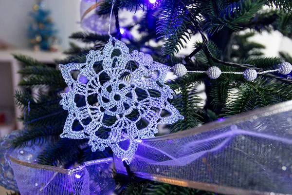 Knitted Christmas toys, handmade. Christmas tree toy made of threads. — Stock Photo, Image