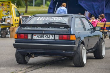 Vizon. BELARUS - Temmuz 2016: Sergide eski model Volkswagen arabalar. Minsk, Belarus 'ta Volkswagen Festivali.