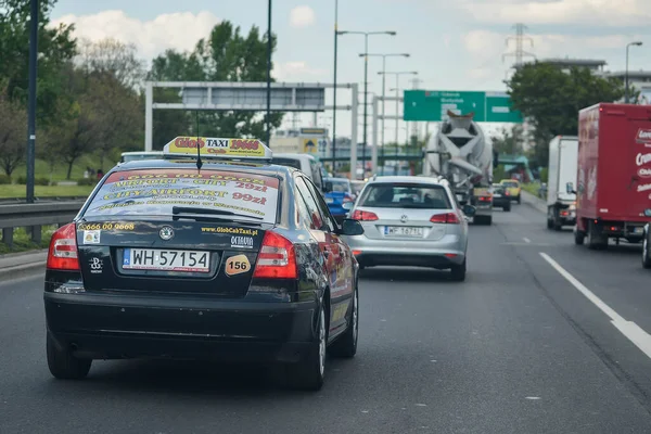 WARSAW. POLAND - June 2016: Taxi on the streets of Warsaw, Poland. Traffic on the roads, taxi cars carry passengers. — Stock Photo, Image