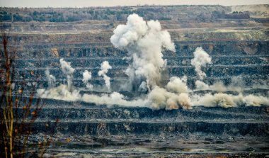 Mikaşevichi 'deki taş ocakları tarafından granit taş madenciliği
