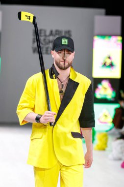 Minsk. Beyaz Rusya. 03 Nisan 2021: 20. yıl dönümü Çevrimiçi - BELARUS FASHION HAFTA.