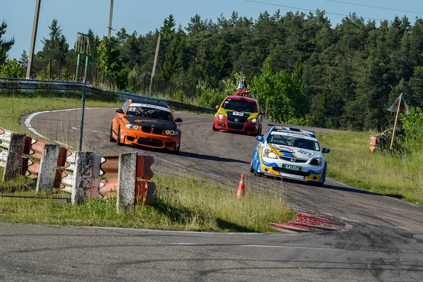Kaunalar. Litvanya - 07.06.2015 - Yarış pistinde arabalar. Kaunas 'ta araba hız yarışması. — Stok fotoğraf