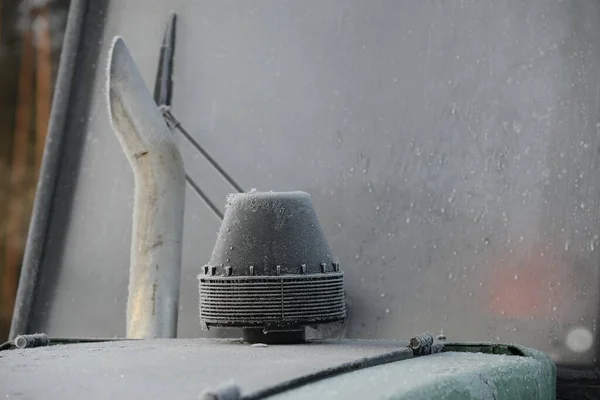 Bělorusko - 02.02.2015 - Zmrazené v mrazících oknech těžebního kombajnu — Stock fotografie