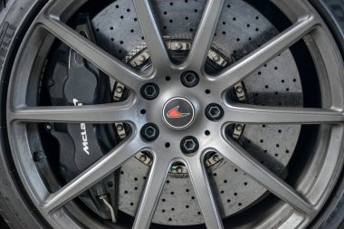 Nurburg, Rhineland-Palatinate Almanya - 20 Ağustos 2015. Kiralık yarış arabalarının garajı.. 