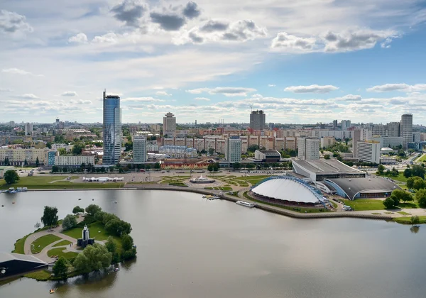 Letecké průzkumy s vrtulníkem fotografoval ostrov — Stock fotografie