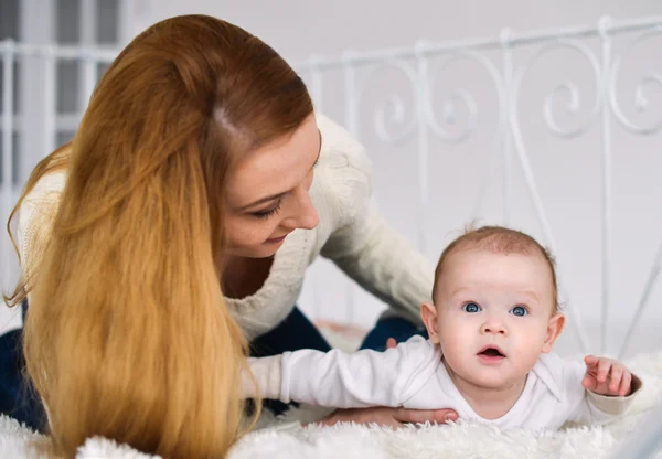 Portrait of happy mother and baby — Stock Photo, Image