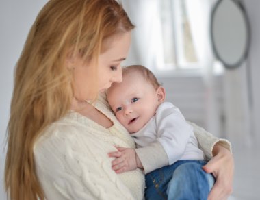 mutlu anne ve bebek portre