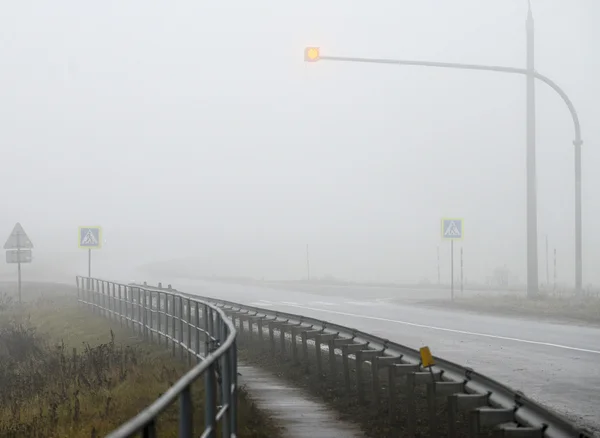 Mist op de weg — Stockfoto