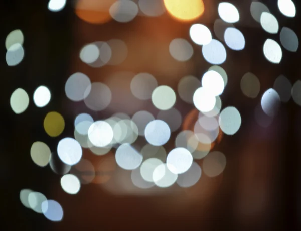 Luci di città sullo sfondo con luce sfocata — Foto Stock