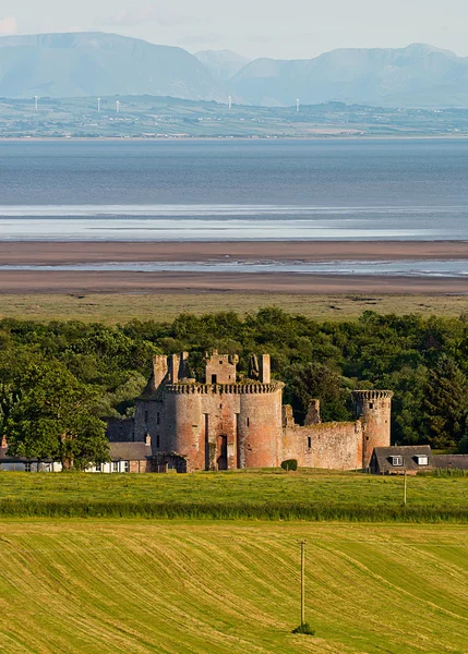 Caerlaverock Castle kohtaus — kuvapankkivalokuva