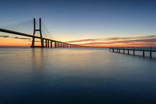 Ιστορικό Πολύχρωμη Ανατολή Στη Γέφυρα Της Λισαβόνας Γέφυρα Vasco Gama — Φωτογραφία Αρχείου
