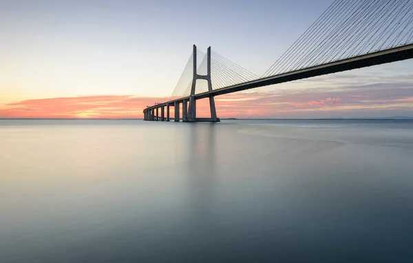 Fondo Con Colorido Amanecer Puente Lisboa Puente Vasco Gama Hito — Foto de Stock