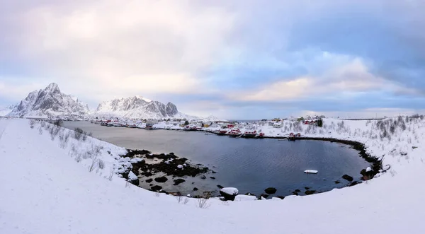 Bellissimo Villaggio Reine Nelle Isole Lofoten Norvegia Paesaggio Invernale Innevato — Foto Stock