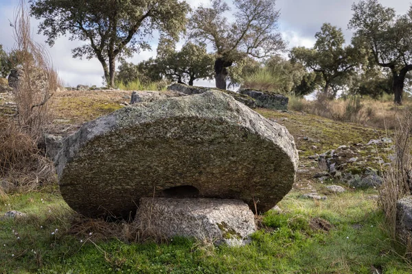 Antigua Cantera Con Rueda Molino Abandonada Inacabada — Foto de Stock