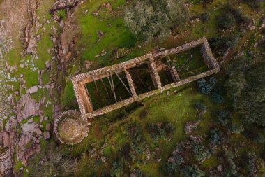 Antik harabelerle dolu bir hava manzarası. Extremadura. İspanya.