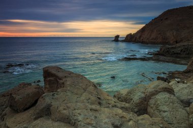Escullos sahilinde gün doğumu. Doğal Park Cabo de Gata. İspanya.