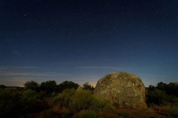 Paisaje Nocturno Con Luz Luna Área Natural Barruecos Extremadura España — Foto de Stock