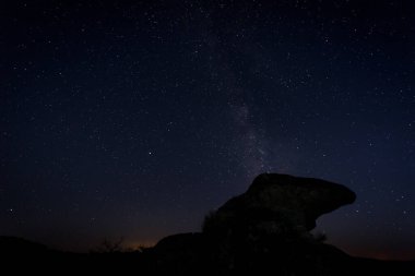 Barruecos 'un Doğal Alanı' nda gece fotoğrafçılığı. Extremadura. İspanya.