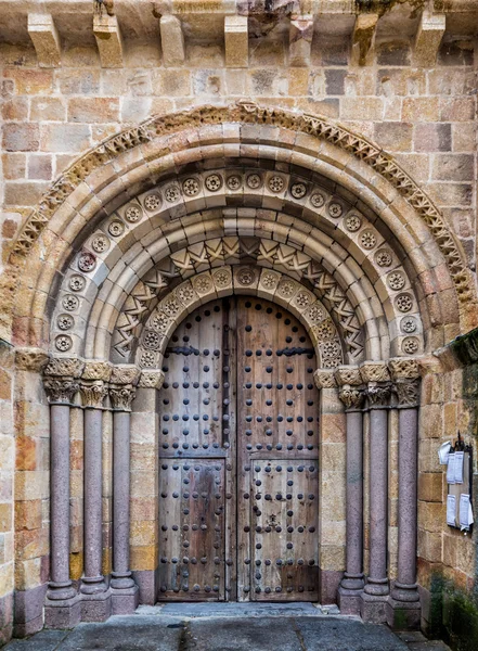 Avila San Pedro Romanesk kapı — Stok fotoğraf