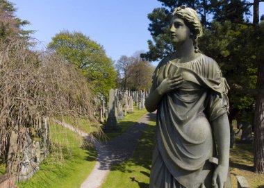 Dean Mezarlığı, İskoçya 'da Edinburgh şehir merkezinin batısında Dean Village' ın kuzeyinde tarihsel olarak önemli bir Victoria mezarlığıdır. Birleşik Krallık Queensferry Yolu ile Leith 'in Suyu arasında yer alır..