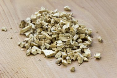 Kurutulmuş hatmi kökü 