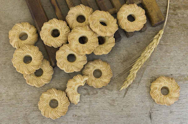 Herbes épicées en planche de bois — Photo