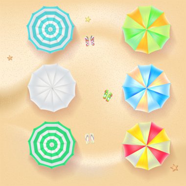 Renkli plaj şemsiyeleri.