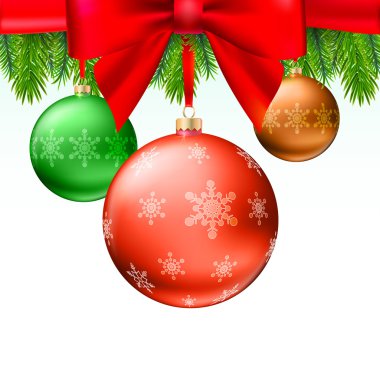 Noel topları, yeşil çam dalları, yay, beyaz arka plan