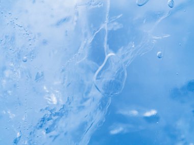 Hava kabarcıklı buzdan bir yapı. Makro görüntüyü kapat