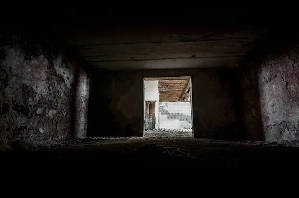 乌克兰爆炸案后被遗弃的防空洞没有人 — 图库照片