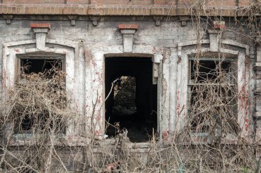Ukrayna 'da terk edilmiş eski bir ev Donetsk savaşı
