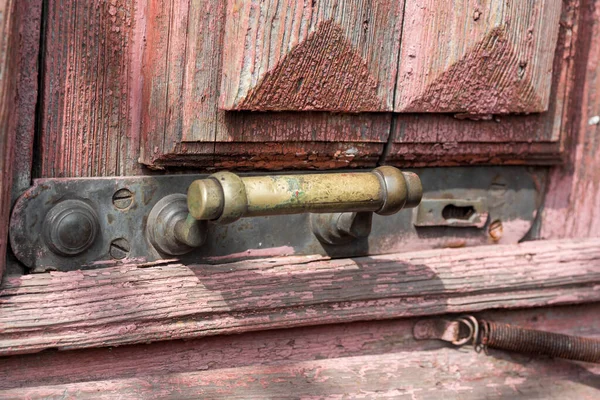 Vecchio Vintage Porta Legno Vicino Sfondo — Foto Stock