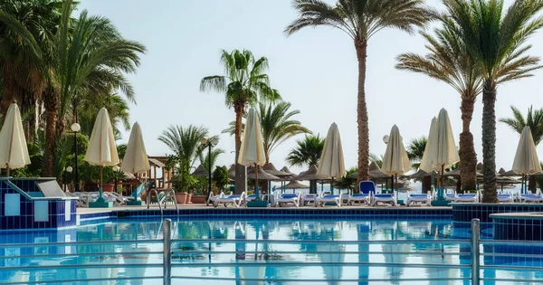 Piscina Sin Personas Palmeras Hotel Vacío Hurghada Egipto — Foto de Stock