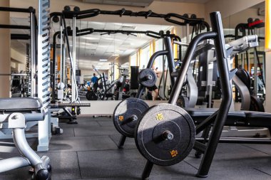 Spor salonu. Simülatör. Antrenman. Kimse yok.