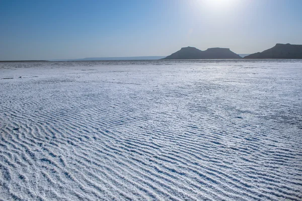 Los cristales de sal en el pantano de sal Kenderli al amanecer — Foto de Stock