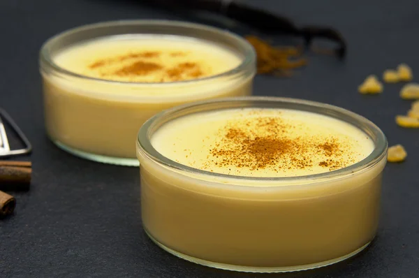 Aromatic custard pudding — Stock Photo, Image