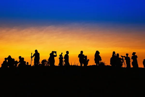 Silhouette tourists and photographers with beautiful sunrise on — Stock Photo, Image