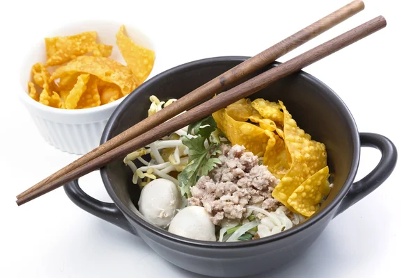 Fideos en sopa con cerdo, estilo asiático —  Fotos de Stock