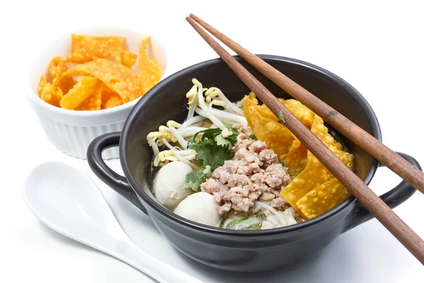 Fideos en sopa con cerdo, estilo asiático —  Fotos de Stock