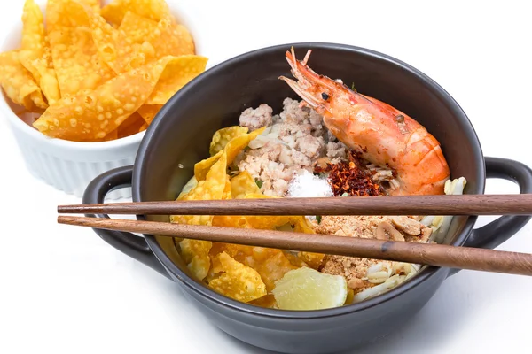 辣香茅味鲜虾，扁面条亚洲食品 — 图库照片