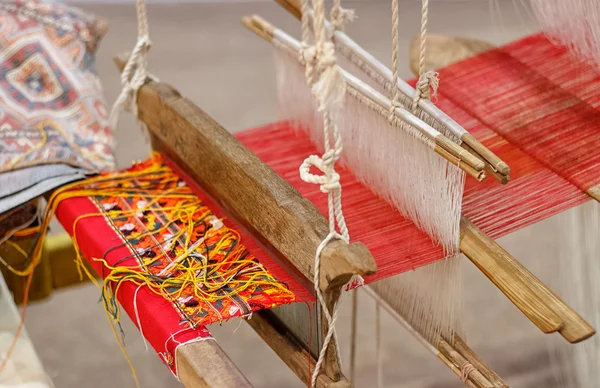 Weaving loom and the silk — Stock Photo, Image