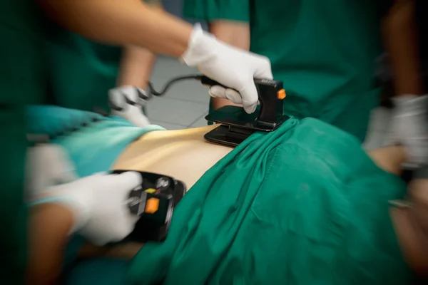 Defibrillator practice on a CPR with motion blur — Stock Photo, Image