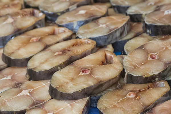 Torkad fisk slice i skaldjur marknaden — Stockfoto