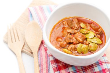 Yavru domuz parkia fasulye ve karides hamur, Tayland yemeği lezzet ile karıştırın