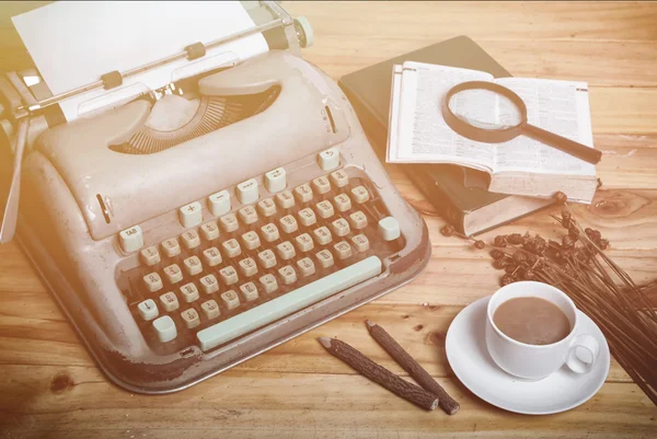 Close-up of an old typewriter with paper, vintage style — Stock Photo, Image